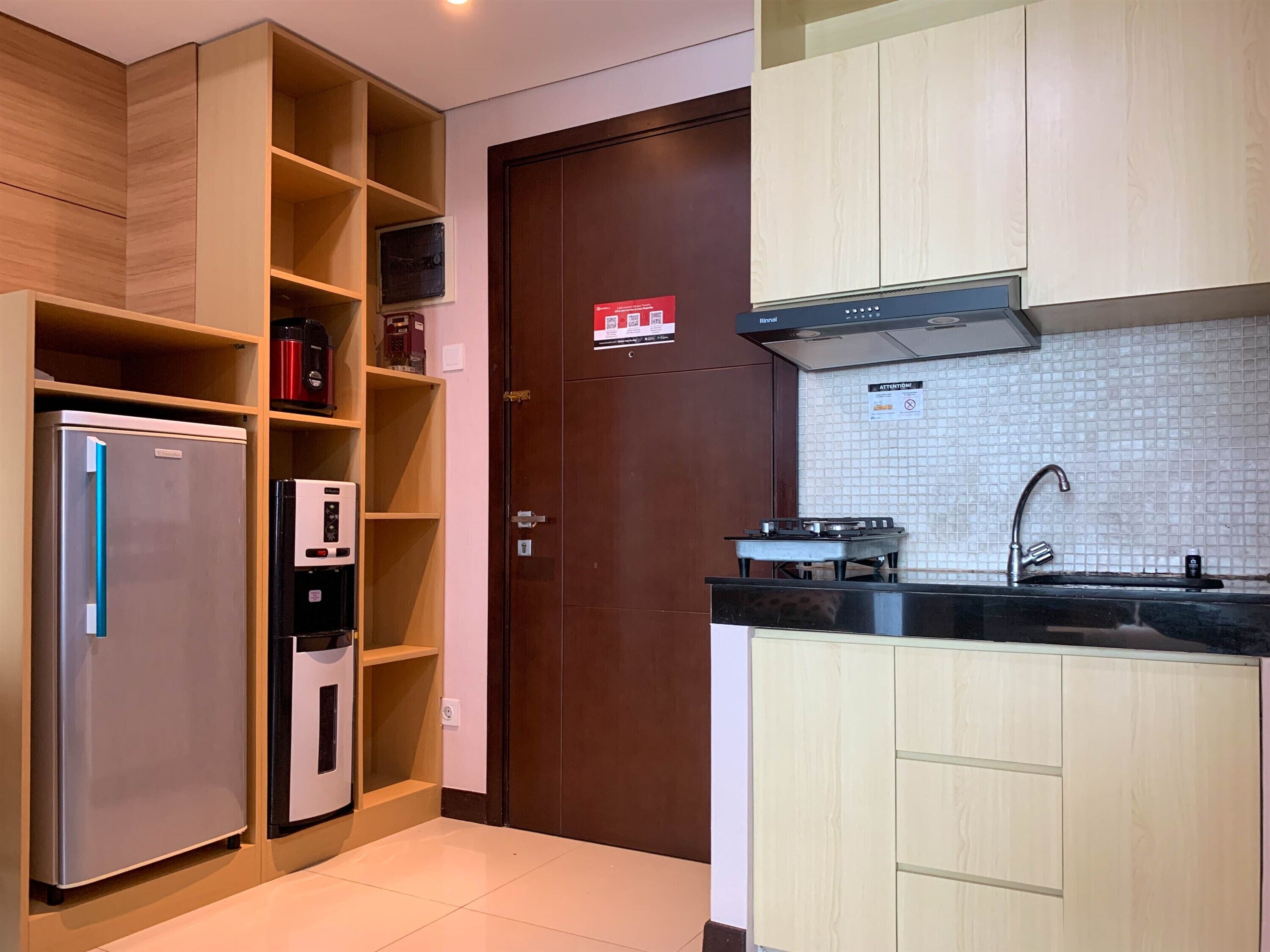 Kamar | Dapur pribadi | Lemari es, kompor, dan peralatan masak/sendok-piring