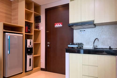 Room | Private kitchen | Fridge, stovetop, cookware/dishes/utensils