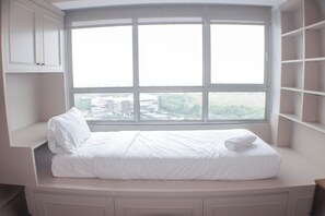 Room | 1 bedroom, free WiFi, bed sheets - Warm And Cozy Studio At Springlake Summarecon Apartment (Bekasi)