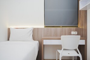 2 bedrooms, free WiFi, bed sheets - Homey And Cozy Living 2Br At Sky House Bsd Apartment (Pagedangan)