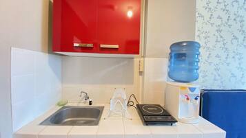 Room | Private kitchen | Fridge, stovetop, cookware/dishes/utensils