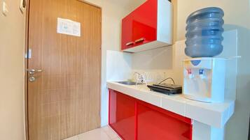 Room | Private kitchen | Fridge, stovetop, cookware/dishes/utensils