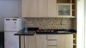 Room | Private kitchen | Fridge, stovetop, cookware/dishes/utensils