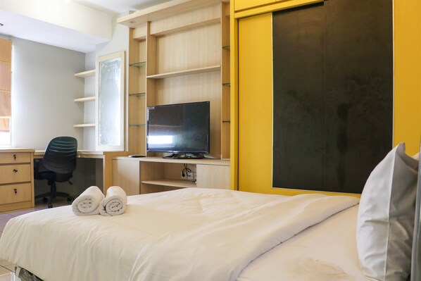 Room | 1 bedroom, free WiFi, bed sheets - Fully Furnished And Spacious Studio At Green Bay Pluit Apartment (Jakarta)