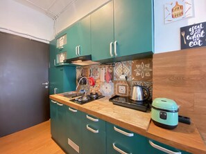 Kamar | Dapur pribadi | Lemari es, kompor, dan peralatan masak/sendok-piring