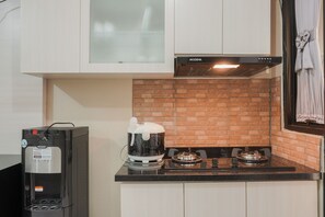 Private kitchen - Comfort Studio At Kebagusan City Apartment (Jakarta)