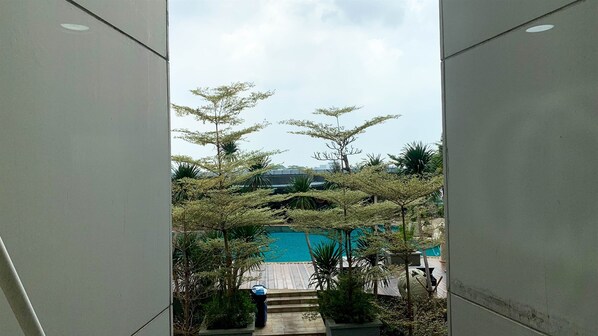 Outdoor pool - Nice And Comfort 1Br At Sky Terrace Apartment (Jakarta)
