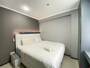 Room | 2 bedrooms, free WiFi, bed sheets - Strategic 2Br At Gateway Pasteur Apartment (Cimahi)