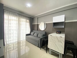 客房 | 客厅 | 电视