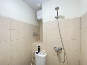 Habitació | Bany | Dutxa, articles de tocador gratuïts i tovalloles 