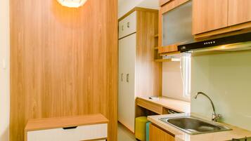 Kamar | Dapur pribadi | Lemari es, kompor, dan peralatan masak/sendok-piring