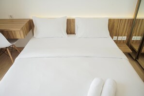 2 bedrooms, bed sheets - Fully Furnished With Pleasure Tidy 2Br At Sky House Bsd Apartment (Pagedangan)