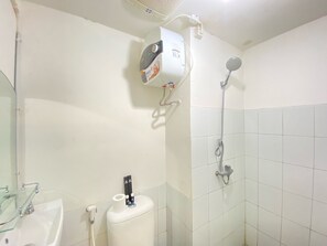 Kamar | Kamar mandi | Shower, perlengkapan mandi gratis, handuk, dan sampo