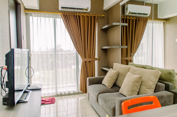 Room | Living room | TV - Nice And Elegant 2Br At Serpong Greenview Apartment (South Tangerang)