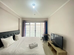 Room | 1 bedroom, free WiFi, bed sheets - Cozy Studio Apartment At Gateway Pasteur Bandung (Cimahi)