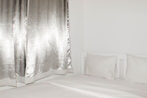 Room | 3 bedrooms, free WiFi, bed sheets - Nice And Spacious 3Br At Meikarta Apartment (Cikarang)