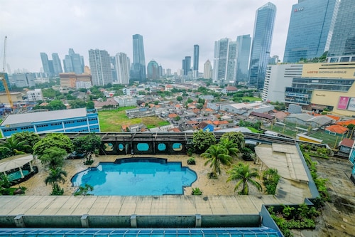 Comfort And Minimalist 3Br Apartment At Bellagio Residence