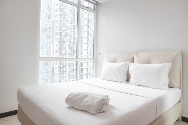 Room | 3 bedrooms, iron/ironing board, free WiFi, bed sheets - Comfort And Minimalist 3Br Apartment At Bellagio Residence (Jakarta)