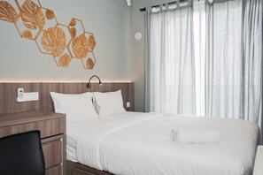 1 bedroom, bed sheets - Good Designed And Cozy Studio At Sky House Bsd Apartment (Pagedangan)