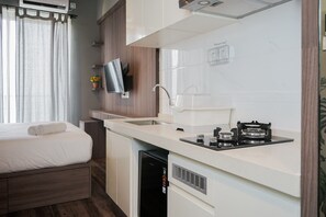 Interior - Good Designed And Cozy Studio At Sky House Bsd Apartment (Pagedangan)