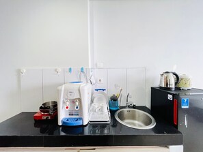 Private kitchen - Cozy Studio Room At Dago Suites Apartment (Bandung)