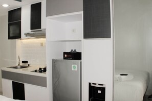 Interior - Best Choice Studio Room At Springlake Summarecon Bekasi Apartment (Bekasi)