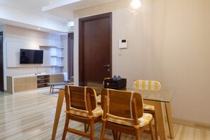 Room | Dining room - 3Br Luxurious And Elegant Apartment At Grand Sungkono Lagoon (Surabaya)