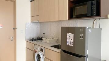 Værelse | Privat køkken | Køleskab, kogeplade, køkkentøj/tallerkener/redskaber