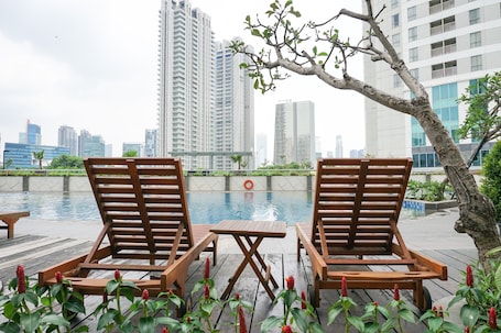 Exterior. Well Appointed 1Br At The Wave Kuningan Apartment