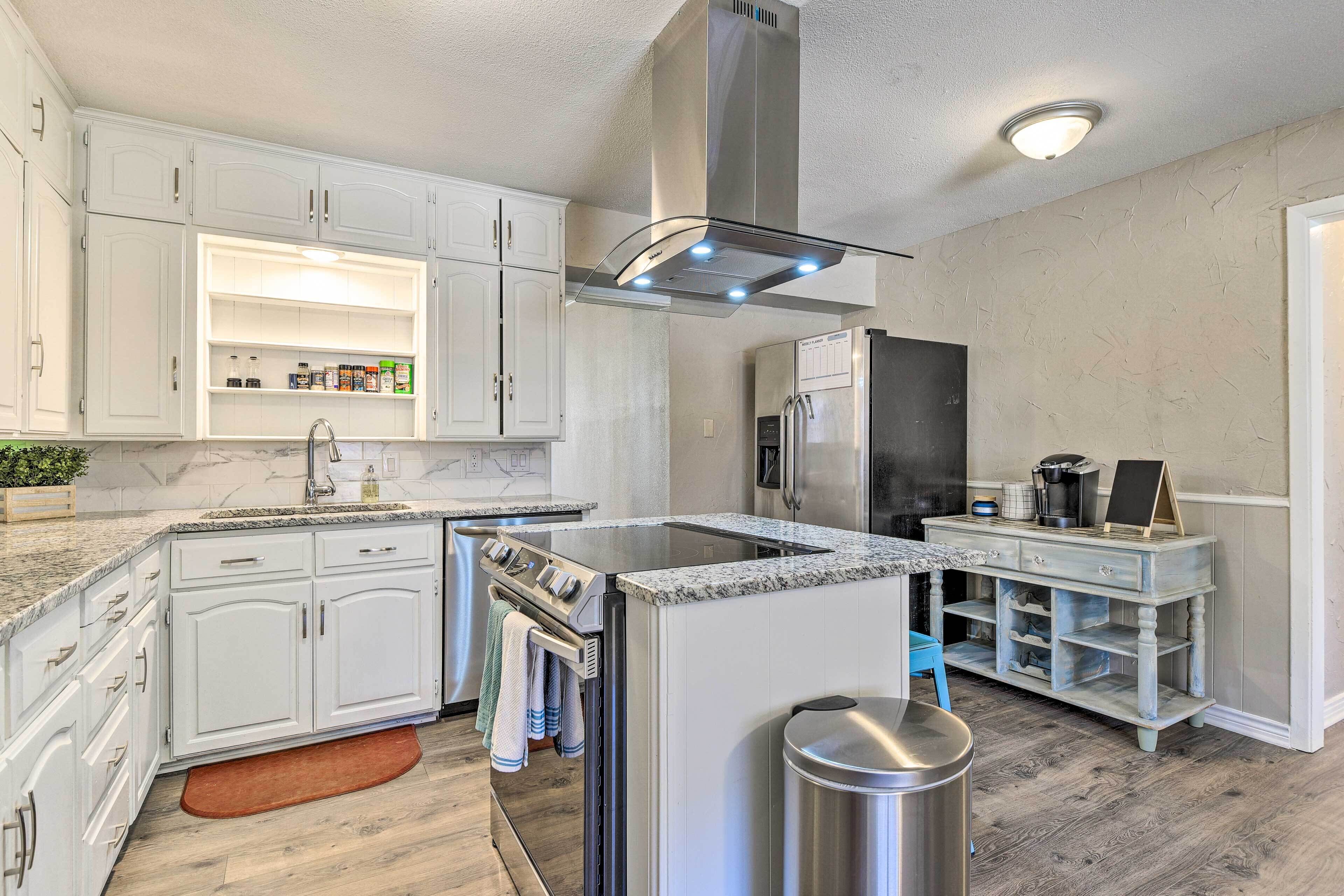 Downtown Arlington Hub 1 Mi to AT&T Stadium!