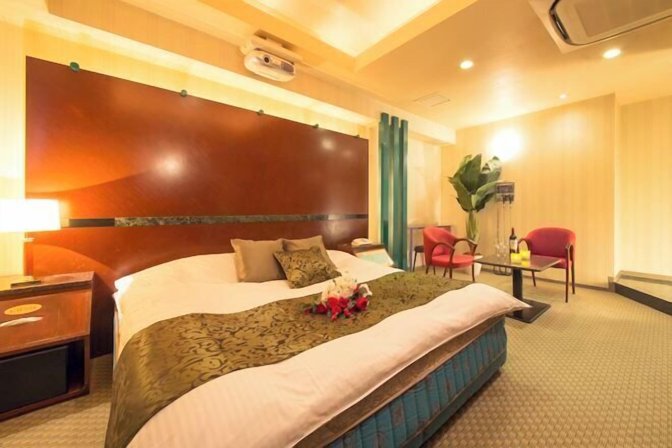 Individually decorated, individually furnished, desk, soundproofing