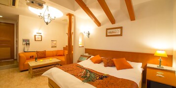 Quarto casal econômico | Individualmente decorados, individualmente mobiliados, escrivaninha