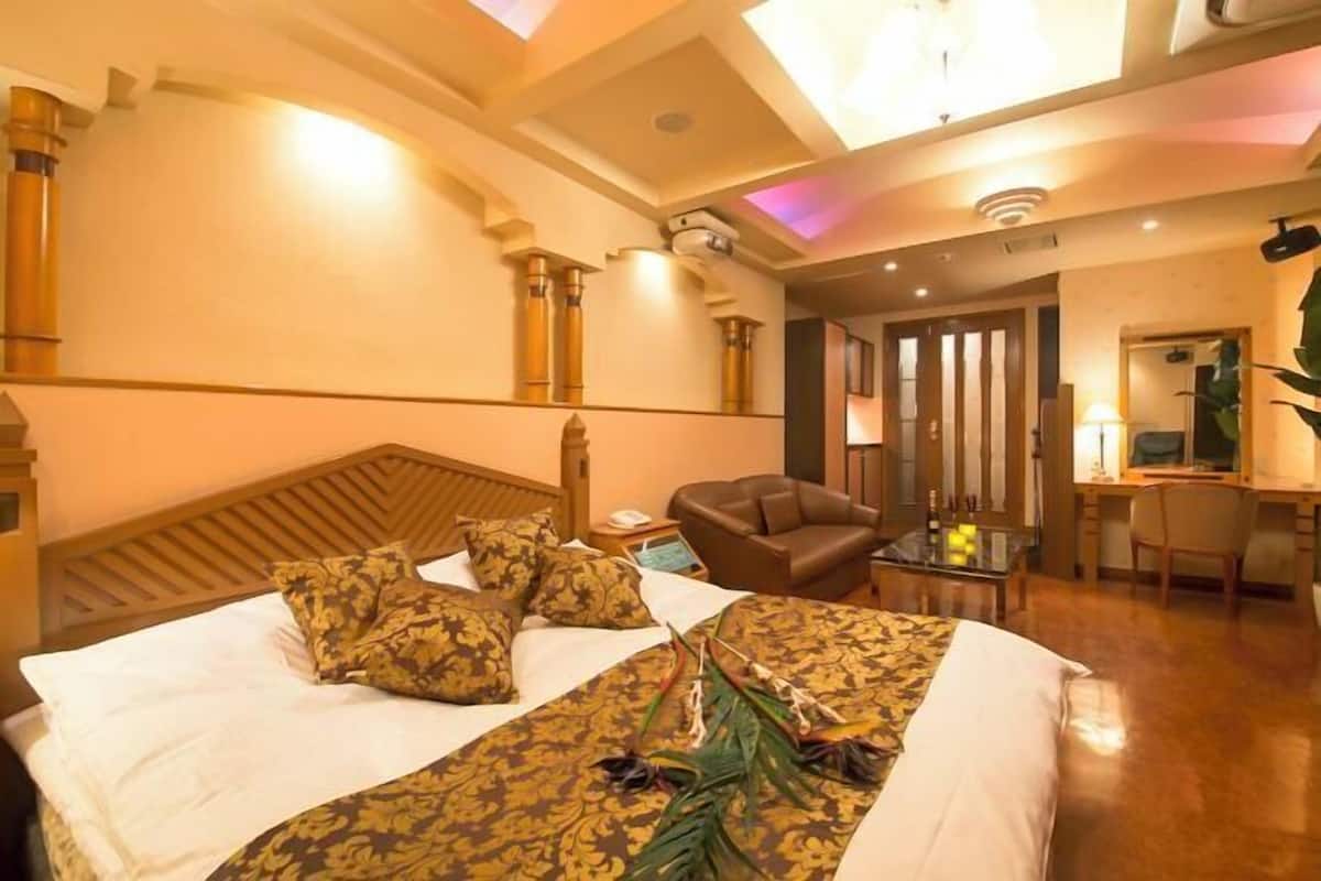 Individually decorated, individually furnished, desk, soundproofing