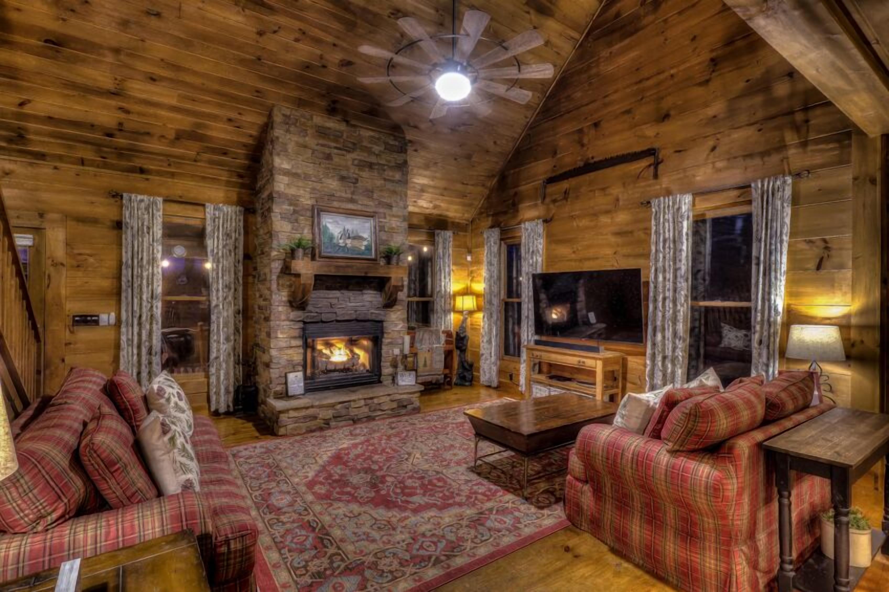 Fernhaven - Mountain View | Pet Friendly | Hot Tub | Fire Pit | Arcade Game