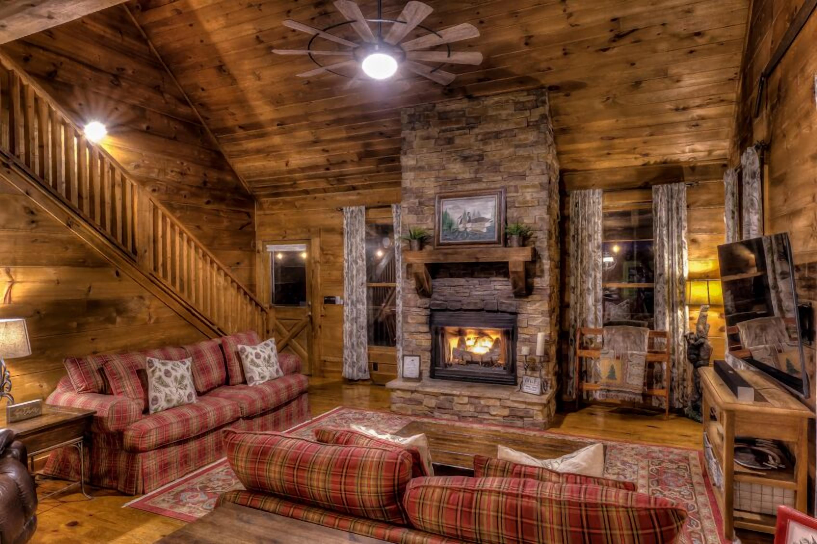 Fernhaven - Mountain View | Pet Friendly | Hot Tub | Fire Pit | Arcade Game