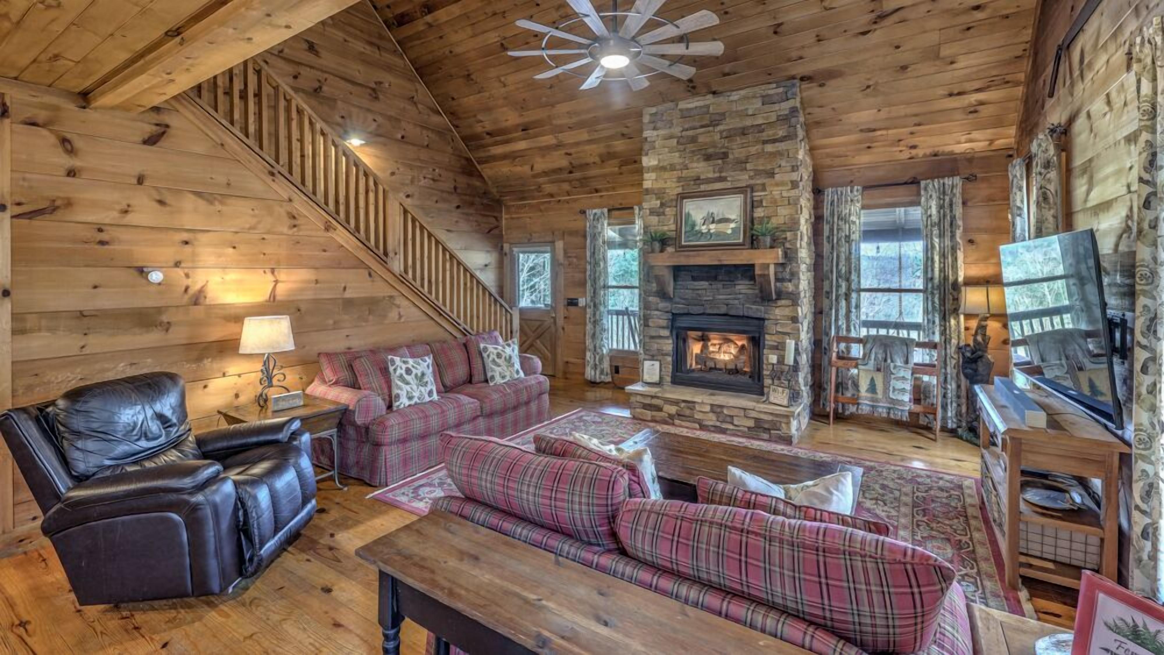 Fernhaven - Mountain View | Pet Friendly | Hot Tub | Fire Pit | Arcade Game