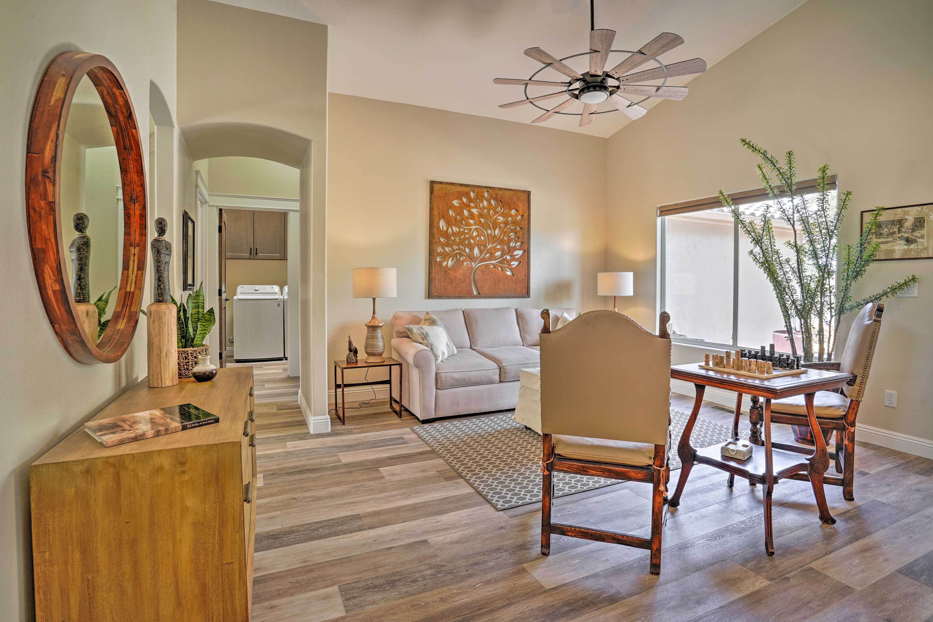 'The Copper Bed' Home w/ Deck: 10 Mi to Dtwn