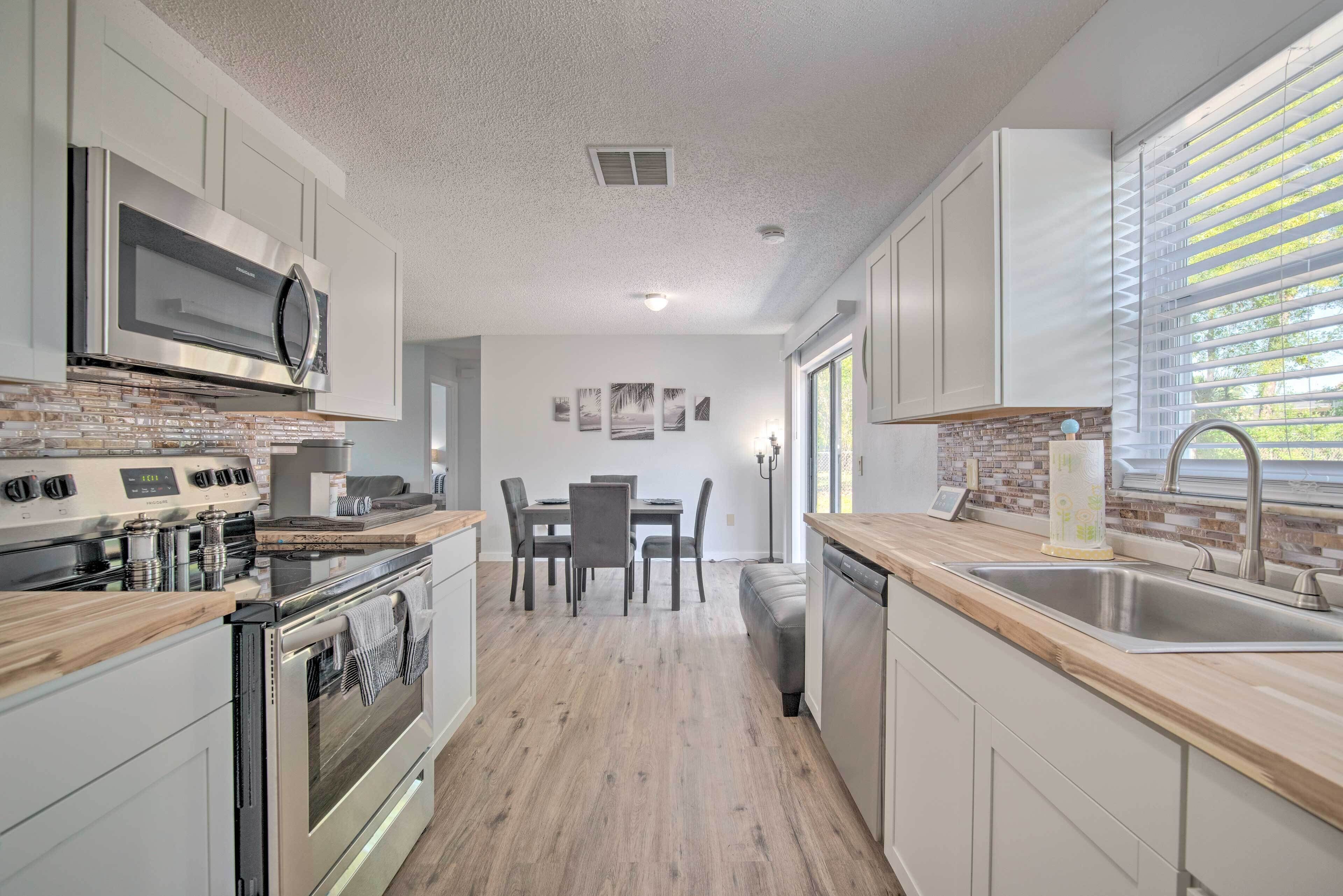 Quiet Spring Hill House w/ Big Yard & Grill!