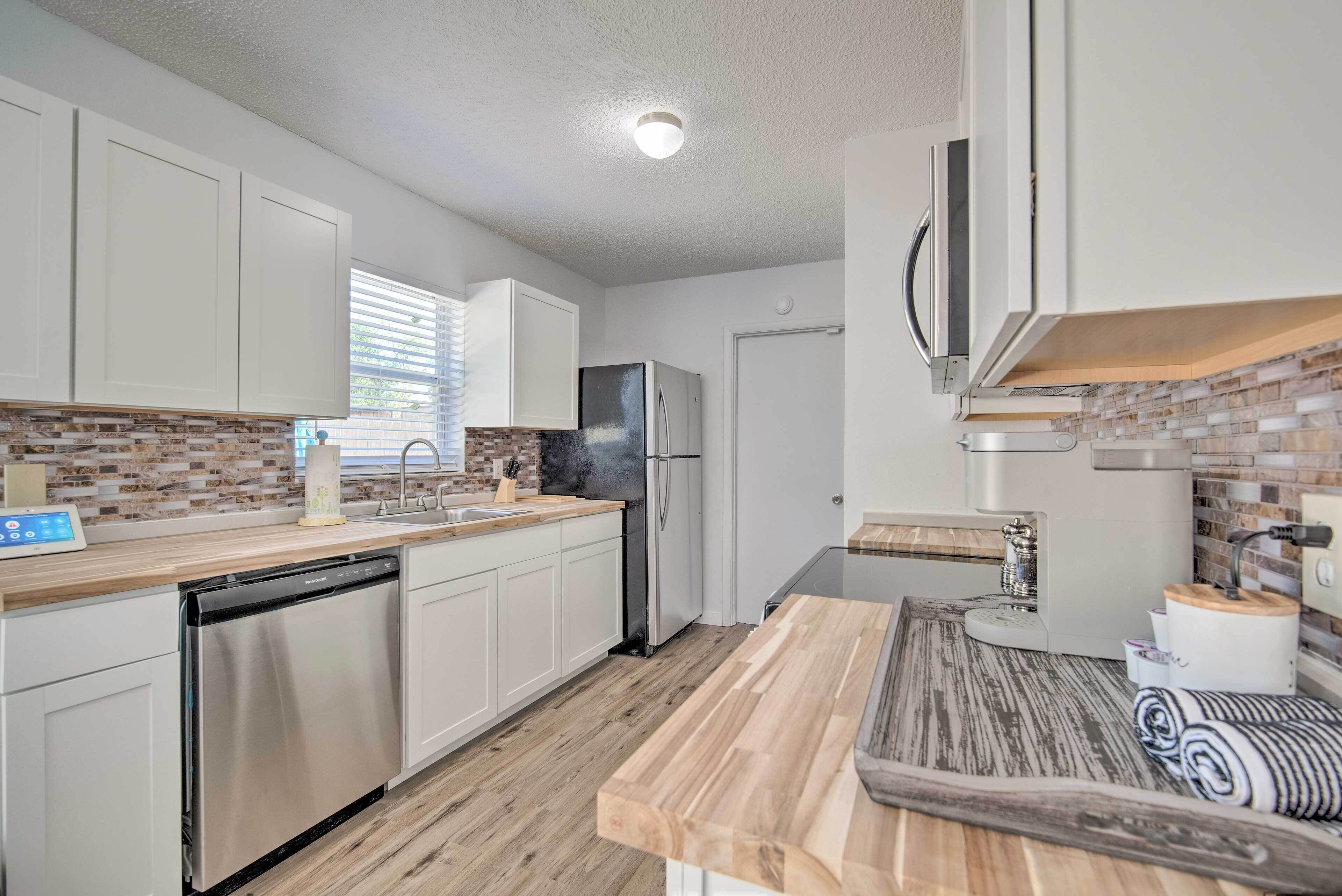 Quiet Spring Hill House w/ Big Yard & Grill!