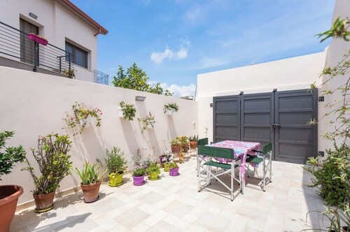 Beautiful design house at 10 mins from the beach