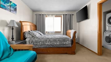 2 slaapkamers, een bureau, een strijkplank/strijkijzer, gratis wifi