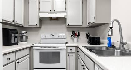 The Alaskan Wolf's Den Close to Airport, centrally located ; private entrance