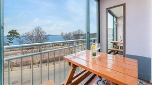 Basic Room, 1 Bedroom (305 (Oceanview)) | 1 bedroom, free WiFi - Yeongheongdo Badanoel spa Pension (Incheon)