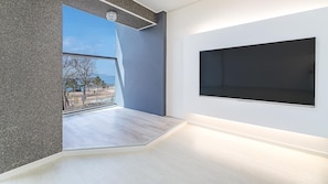 Basic Room, 1 Bedroom (201 (Oceanview)) | 1 bedroom, free WiFi