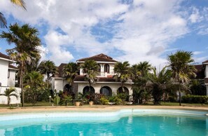 Fachada de la propiedad