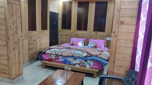 Free WiFi, bed sheets - Goroomgo Payal Mall Road Nainital (Nainital)