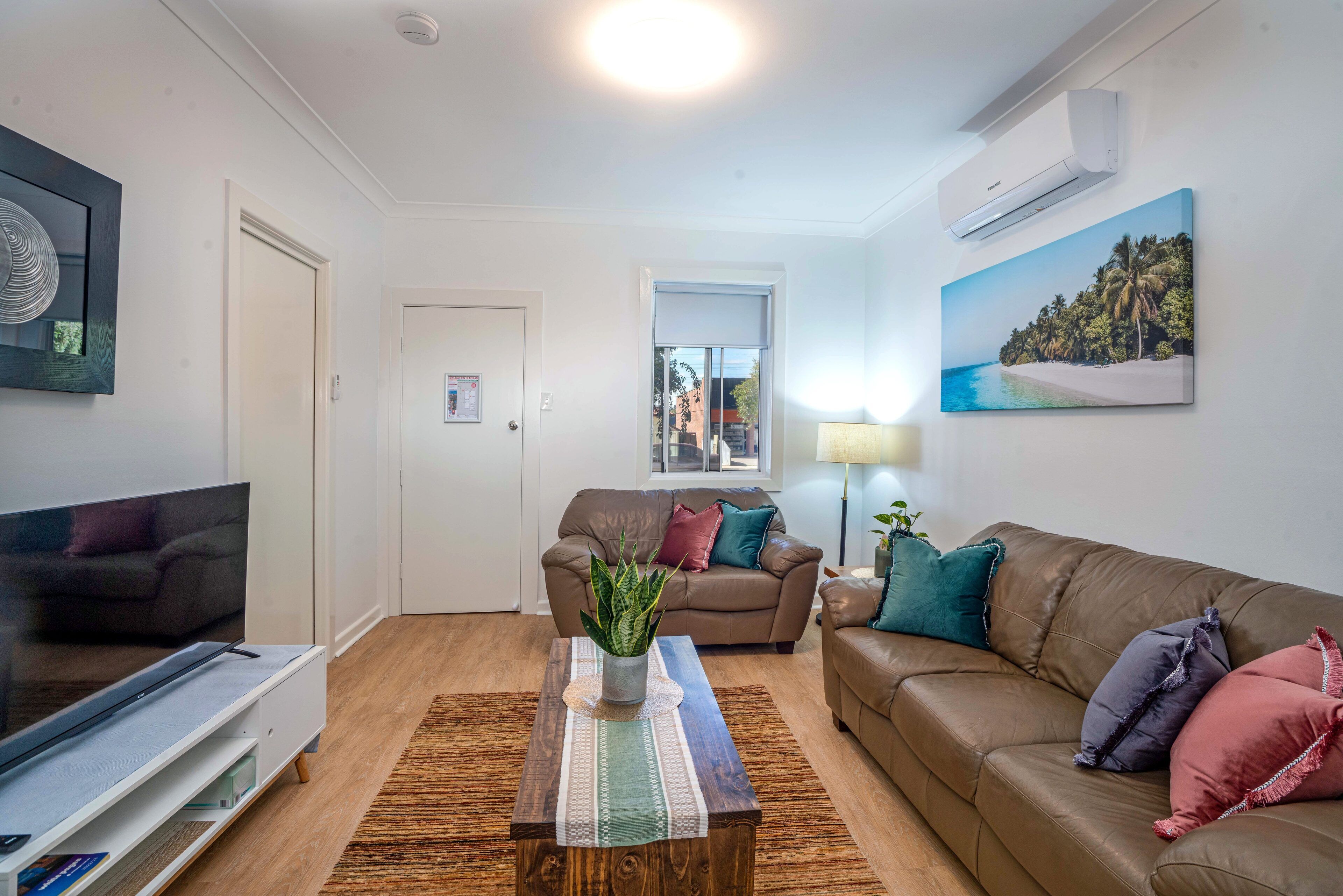 Bright, Cosy and Central Cottage- Free Wi-fi, Netflix and Disney Plus