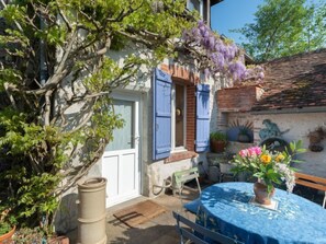 تناول الطعام بالخارج