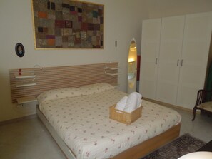 2 Schlafzimmer, Schreibtisch, Bügeleisen/Bügelbrett, kostenloses WLAN