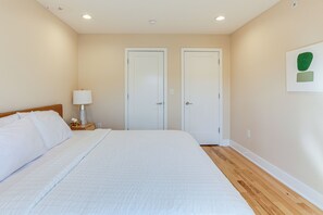 3 bedrooms, iron/ironing board, Internet, bed sheets